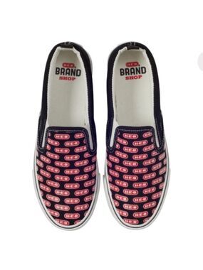 NWT  H-E-B brand slip on shoes